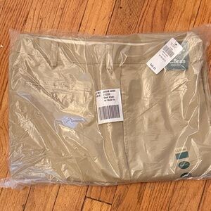L.L. Bean Men's Khaki Pants in Light Beige